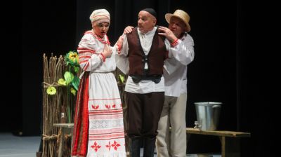 Спектакль "Камедыя" о силе и слабостях обычного человека представили зрителям на фестивале "Белая Вежа"