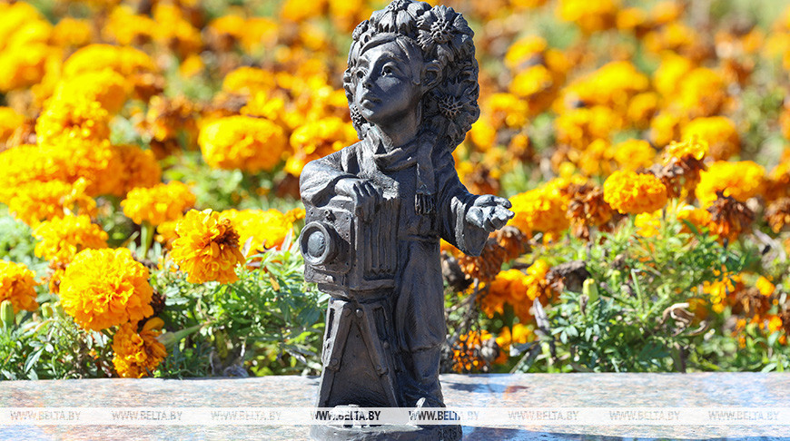 "Хранитель истории" и "Фотограф". Миниатюрные скульптуры появились в центре Витебска