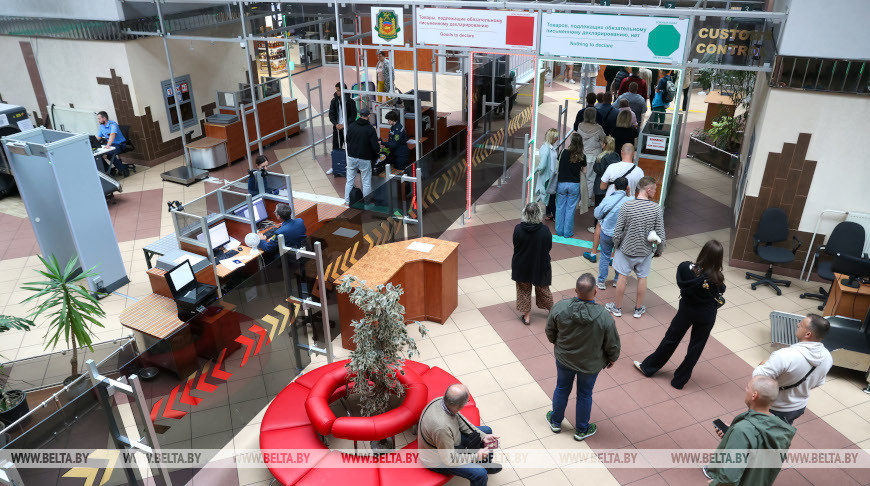 Выезда в Польшу в пункте пропуска "Брест" ожидают граждане разных стран