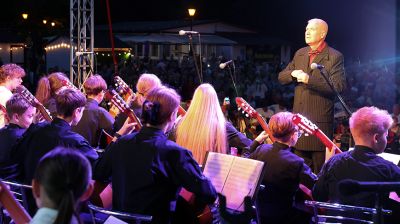 Рекорд поставлен. Более 500 гитаристов исполнили "Городские цветы" на фестивале в Гомеле