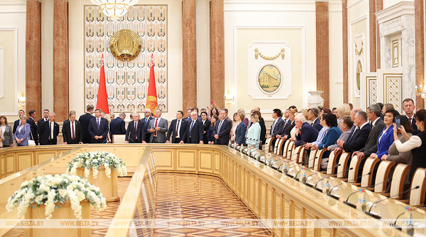 "Здесь пишется история суверенной Беларуси". Залы Дворца Независимости впечатлили парламентариев 