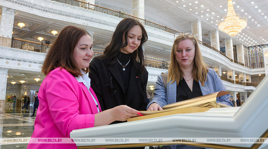 Сотрудники "Белоруснефть-Минскавтозаправка" посетили с экскурсией Дворец Независимости