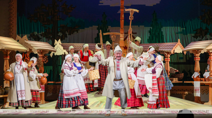 Легендарной "Несцеркой" открыли юбилейный 100-й сезон артисты Коласовского театра