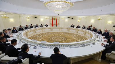 Крутой провел встречу с членом Постоянного комитета Политбюро ЦК КПК