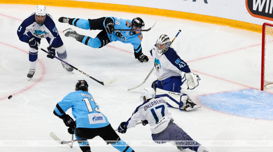 Минские динамовцы обыграли "Барыс" в первом домашнем матче сезона