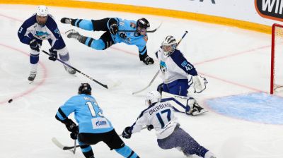 Минские динамовцы обыграли "Барыс" в первом домашнем матче сезона