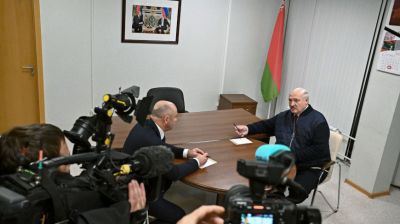 Лукашенко накануне переговоров с Путиным заслушал доклад посла по сотрудничеству с Россией