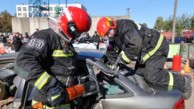 Соревнования спасателей по ликвидации последствий ДТП проходят в Минске