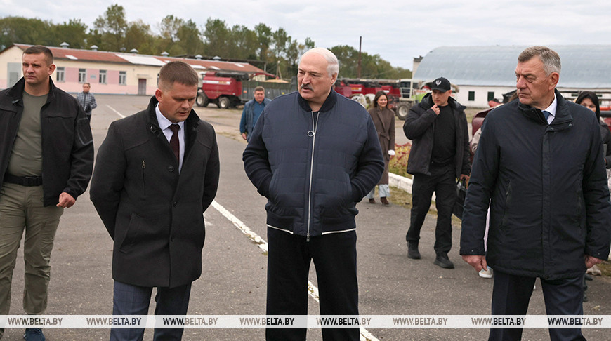Лукашенко совершил рабочую поездку в Шкловский район