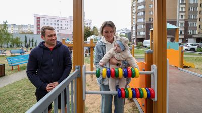 "Уютный уголок", инклюзивная площадка и уникальная аллея. Какие новые зоны отдыха появились в Минске