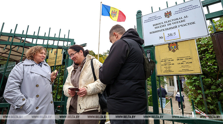Молдаване прибыли в Минск из России, чтобы проголосовать на парламентских выборах своей страны