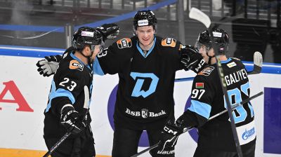 Хоккеисты "Динамо" обыграли "Локомотив" и продлили серию побед на родном льду