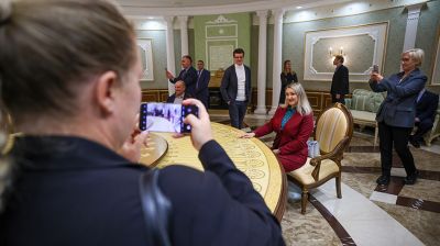 Дворец Независимости с экскурсией посетили сотрудники кондитерских фабрик и лизинговой компании