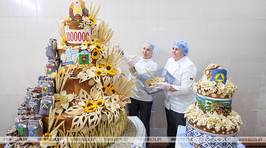 Вкусный и символичный декор. Витебские хлебопеки изготовили главный каравай областных "Дажынак" 