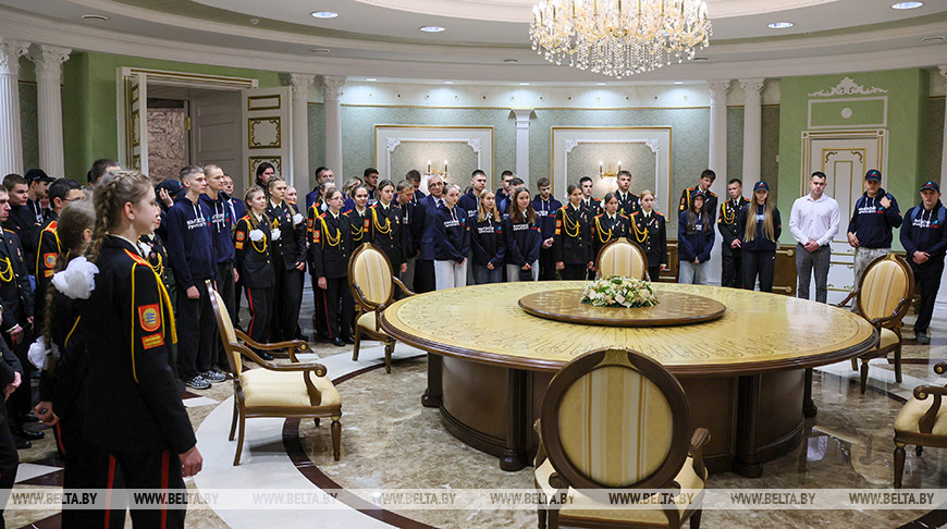 Кадеты и финалисты турнира "Вызов" побывали в залах Дворца Независимости 