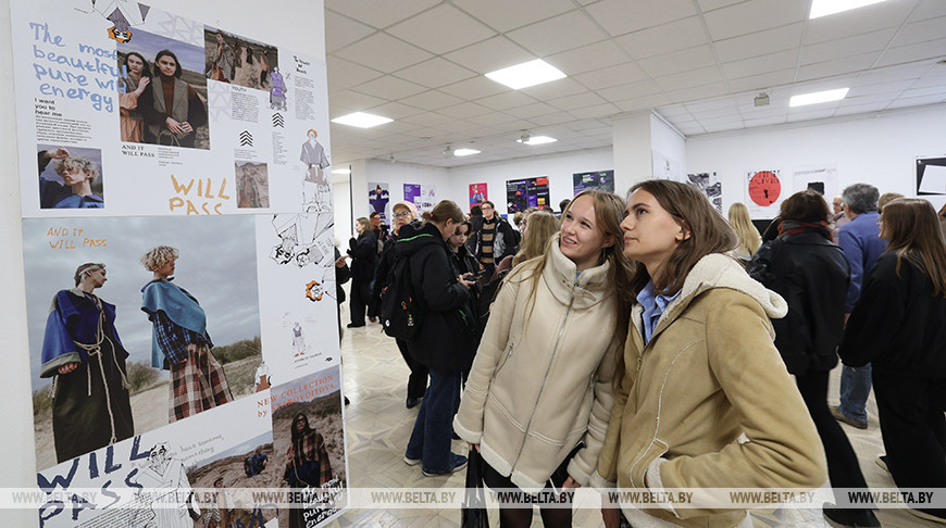 От афиши до проекта парка. Выставка к 50-летию кафедры дизайна и моды ВГТУ открылась в Витебске 