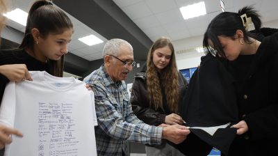 Стельки с таблицами, фейковая зачетка и... батон. В Могилеве открылась выставка студенческих шпаргалок