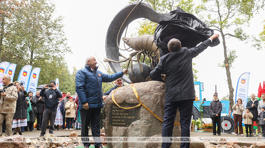 Памятник креветке, выставка караваев и подворий. В Белоозерске проходят "Дажынкі-2025"