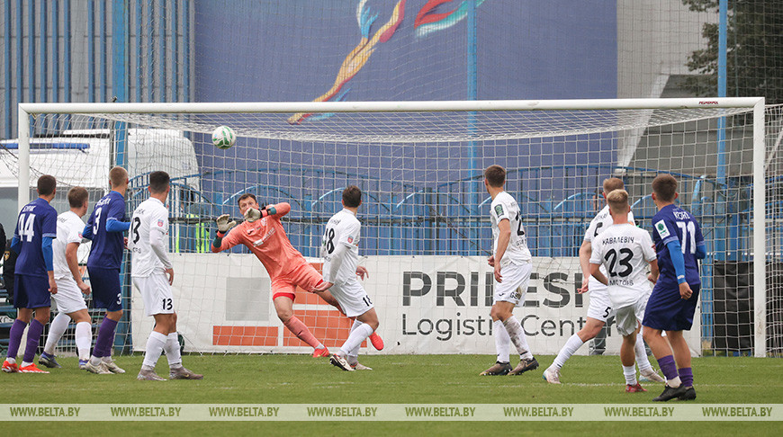 Поединок "Ислочи" и "Слуцка" на чемпионате Беларуси по футболу закончился ничьей