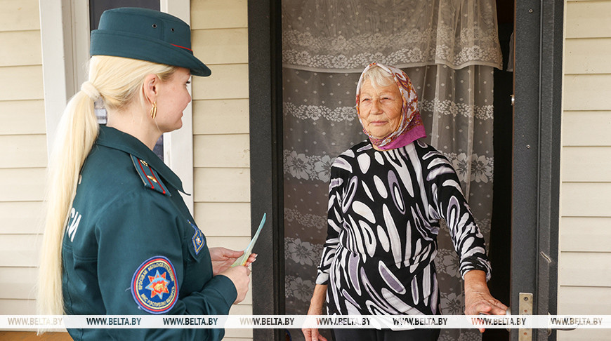 В Брестском районе состоялся рейд МЧС по безопасному использованию печного отопления у населени 