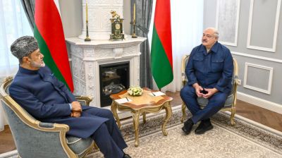 Лидеры Беларуси и Омана продолжили общение в домашней обстановке