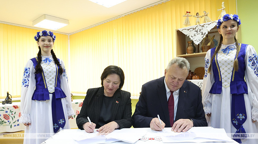 От народных ремесел к культурному коду. "Белхудожпромыслы" и БГУИЯ подписали соглашение о сотрудничестве 