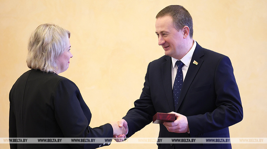 "Сила Беларуси - в ее людях". Турчин вручил госнаграды представителям различных сфер