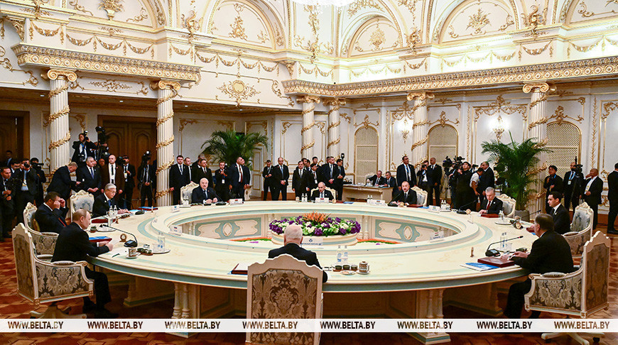 Лукашенко принимает участие в саммите СНГ в Душанбе