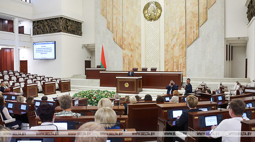 В Палате представителей состоялась встреча с представителями Белорусской ассоциации многодетных родителей 
