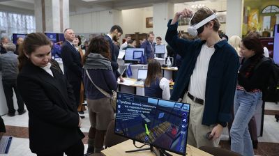 Дроны и цифровые двойники: выставка в области ИИ и робототехники проходит в Минске 