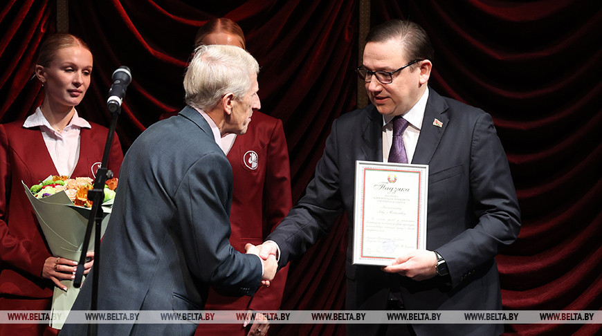 Лучших работников культуры наградили в Купаловском театре