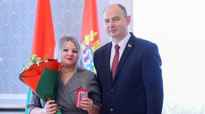 26 жительниц Минской области награждены орденом Матери