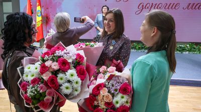 Женщин Могилевской области поздравили с Днем матери