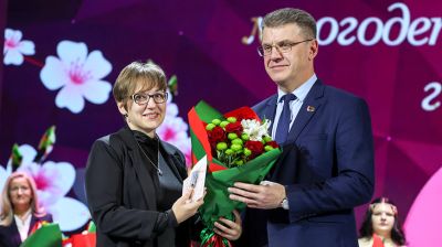 Орден Матери вручили минчанкам в городском дворце культуры 