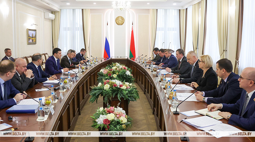 В правительстве состоялась встреча с министром промышленности и торговли России