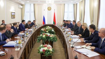 В правительстве состоялась встреча с министром промышленности и торговли России