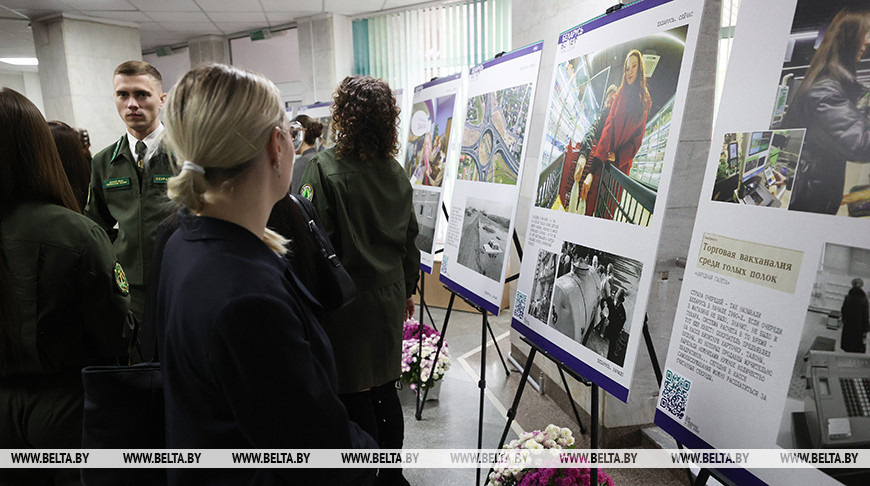 Черно-белое вчера и настоящее в красках. Молодые специалисты из Минской области ознакомились с выставкой БЕЛТА "Беларусь. Взлет" 