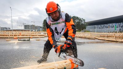 На выставке "Лесдревтех" состоялись соревнования лесорубов
