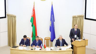 Сверка позиций и обмен опытом госуправления. Дук о стажировке российских управленцев в Беларуси