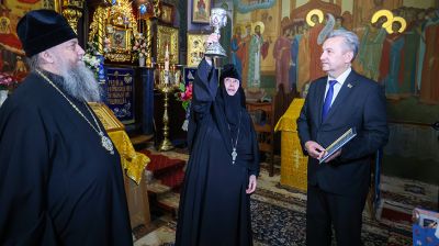 Серебряную чашу для причастия передали таможенники Свято-Рождество-Богородичному монастырю в Гродно