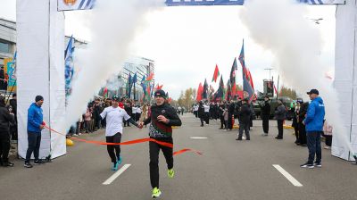 Забег сильных духом отцов, интерактивные площадки. МВД провело акцию ко Дню отца 