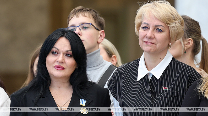 Для многодетных семей провели экскурсию во Дворце Независимости