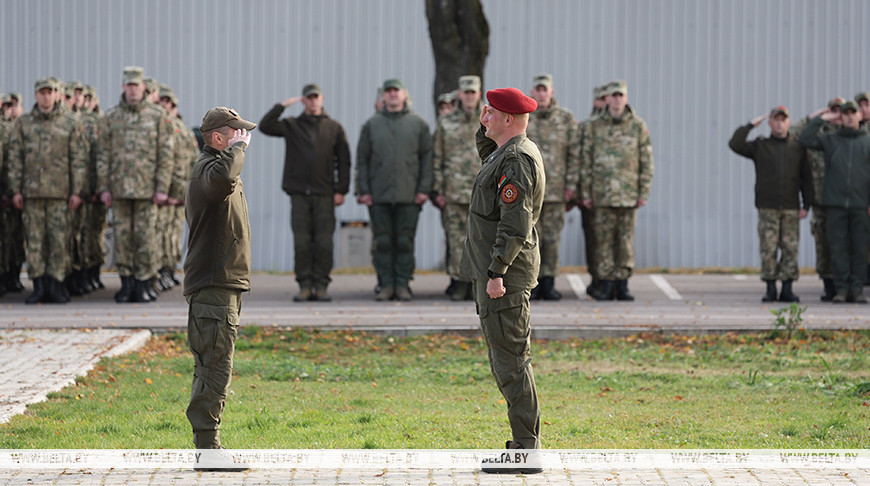300 военнослужащих внутренних войск простились с боевым знаменем