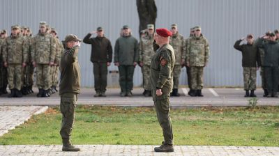 300 военнослужащих внутренних войск простились с боевым знаменем