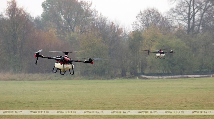 Экономия и рачительность. В Берестовицком районе обсудили возможности дронов для сельхозработ 