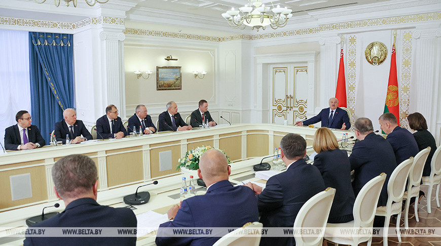Лукашенко провел совещание с руководством Совета Министров 