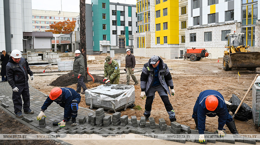 На республиканском субботнике благоустроили территорию Брестской областной клинической больницы