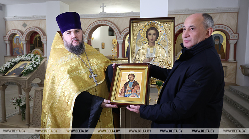 Делегация Нижегородской области передала в храм Гродно иконы и престол