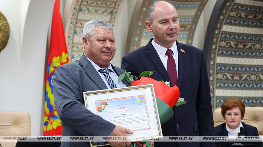 В Минской области наградили 45 представителей различных сфер народного хозяйства