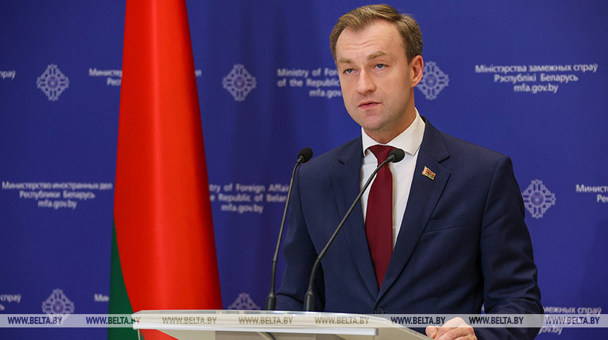 МИД: более тысячи литовских фур в Беларуси переместят на спецстоянки в районе "Котловки"